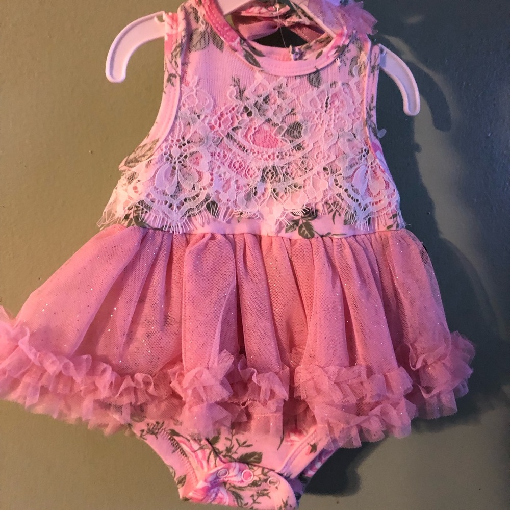 6-9 months 3 piece onesie set